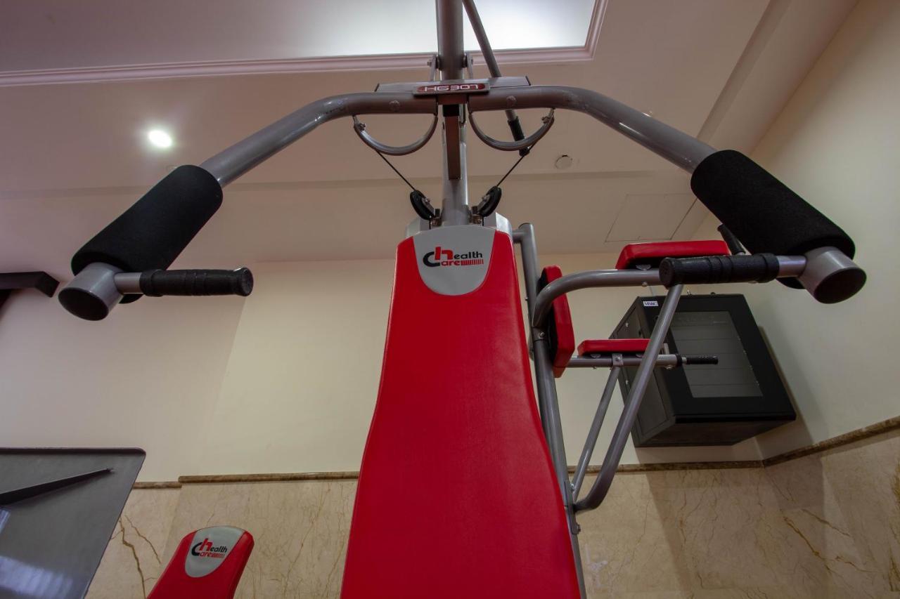 Grand Makkah Hotel Mekke Dış mekan fotoğraf A chin-up machine